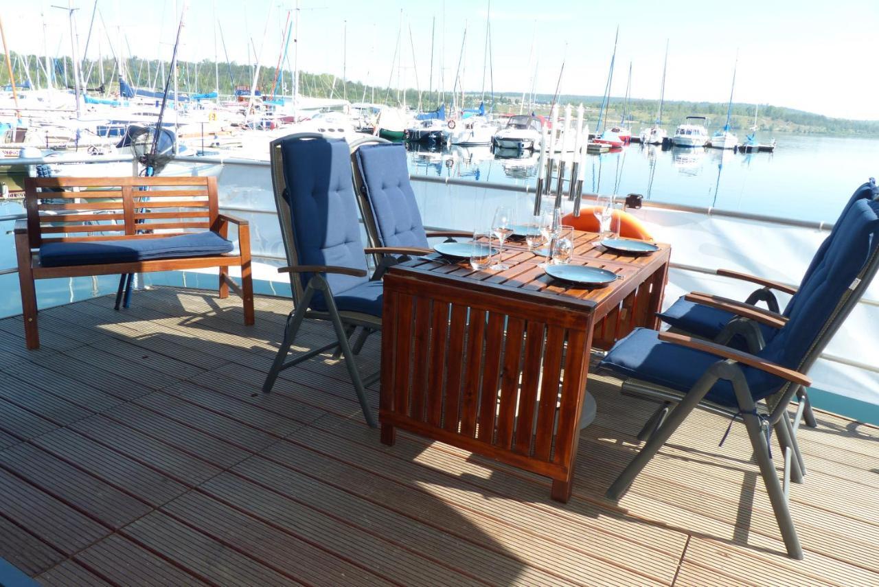 Hausboote und Ferienhäuser Marina Mücheln Mucheln Exterior foto
